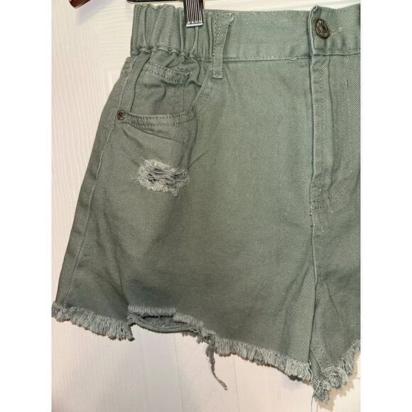 NWT Love Tree Olive Green Distressed Shorts-Destroyed Hem  Size Medium - Picture 7 of 15